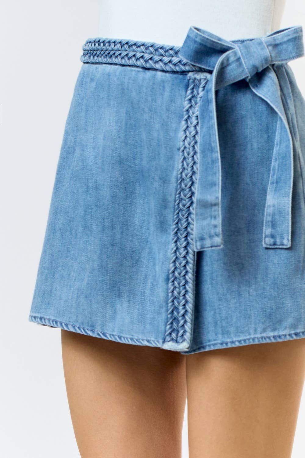 BRAIDED DENIM WAIST TIE WRAPPED SKORT