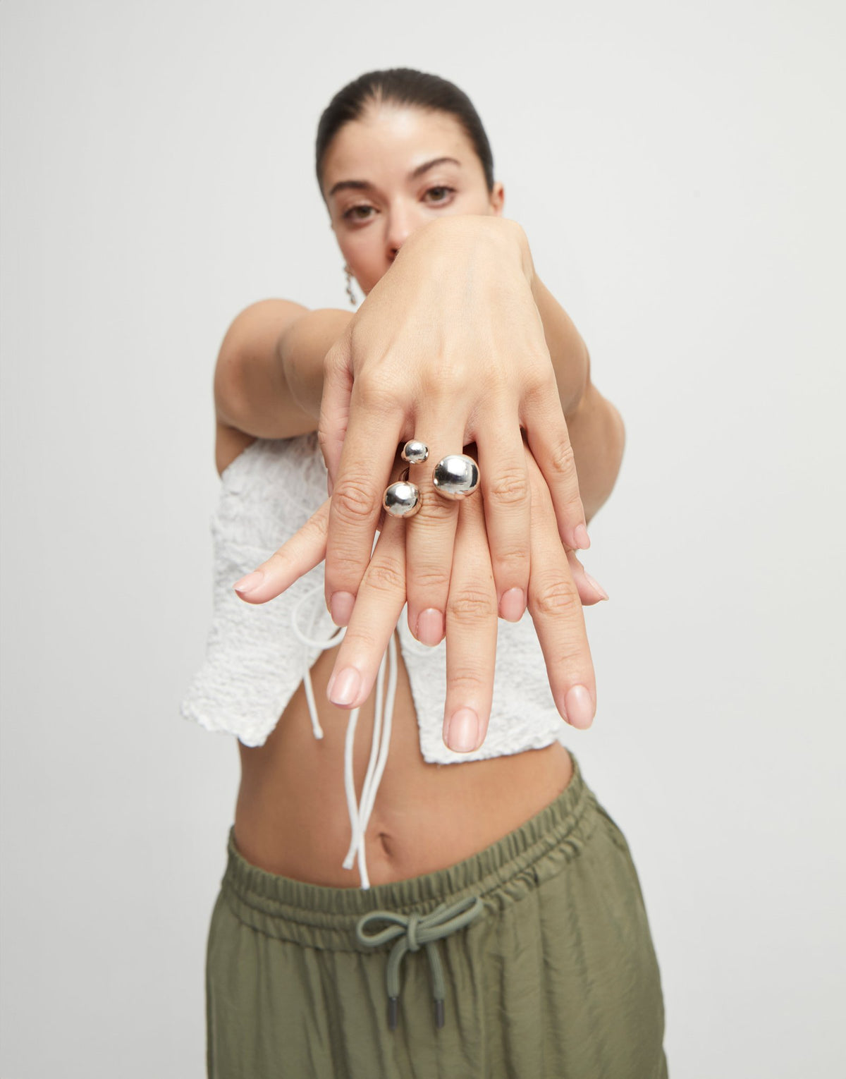 UNODE50 Ring with three bubble-shaped beads