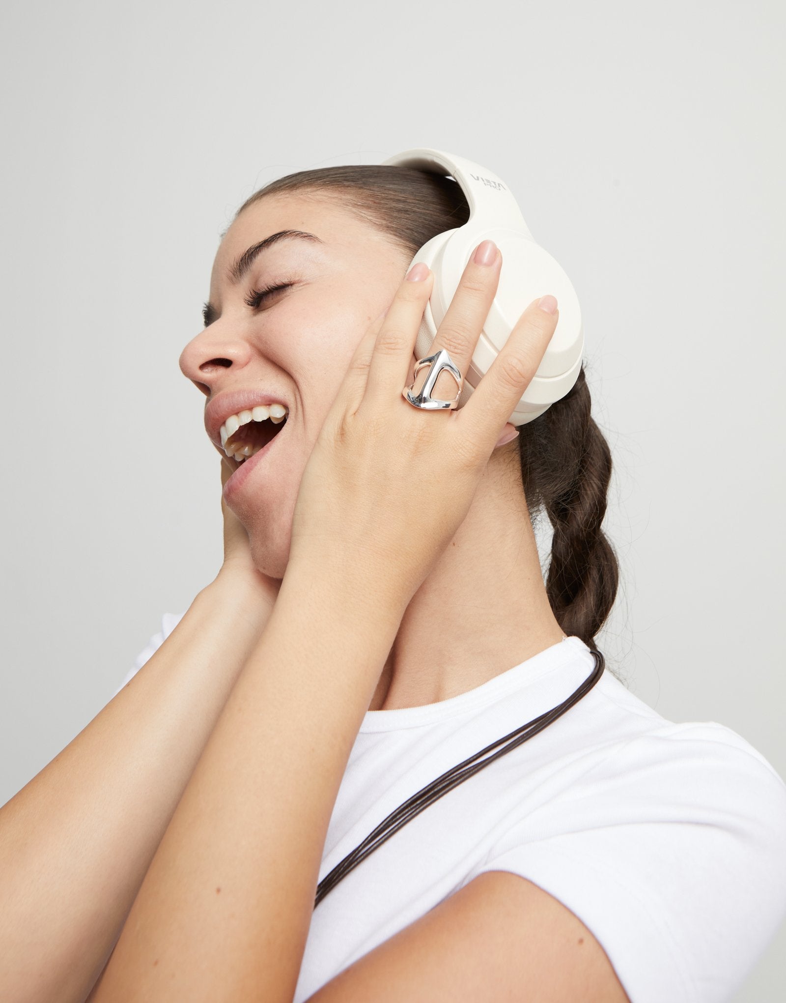 UNODE50 Manta ray-shaped ring