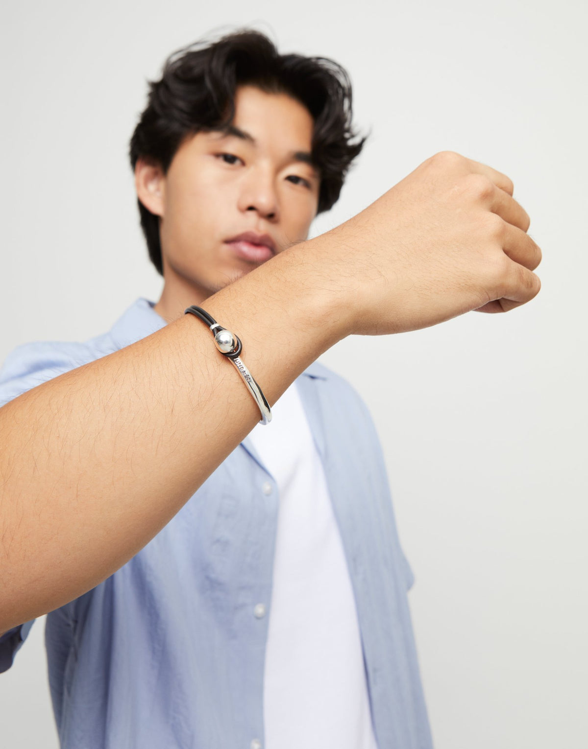 UnoDe50 Ser Intrepida Bangle bracelet with brown leather