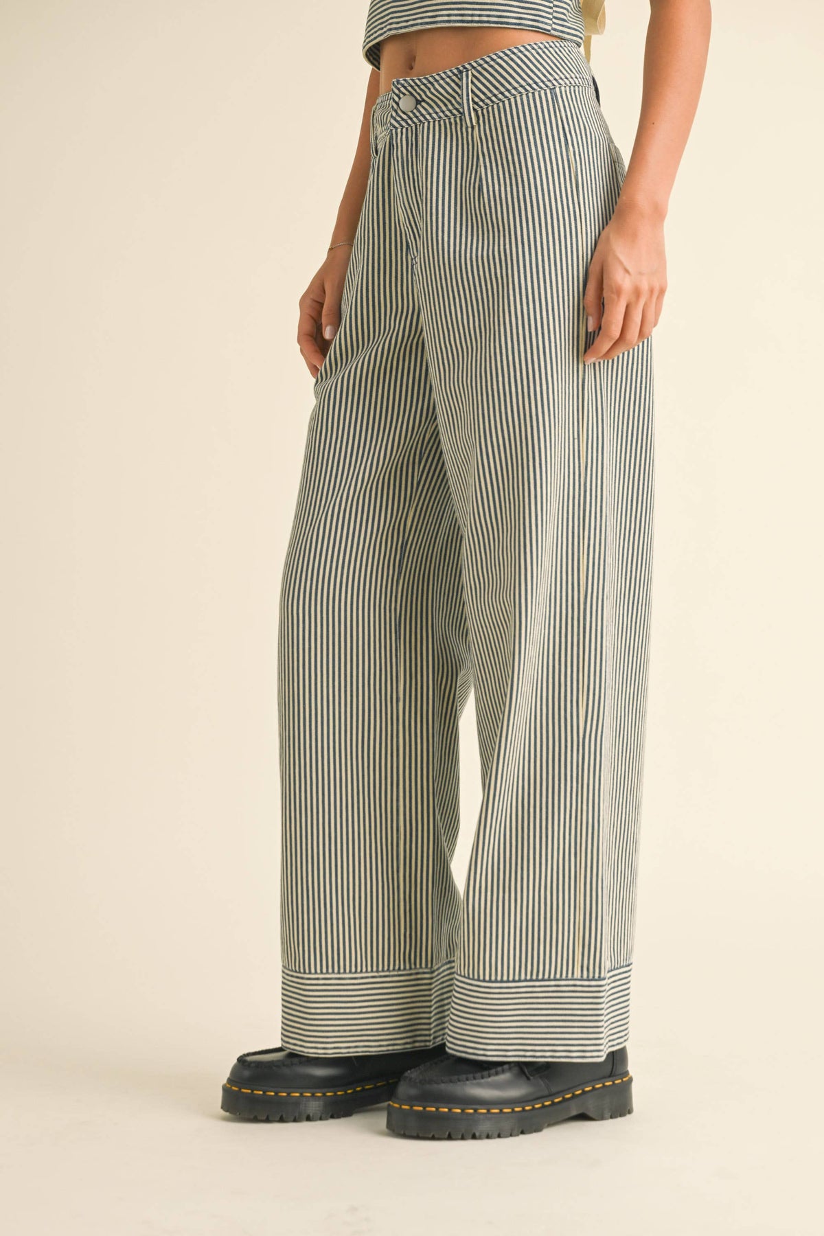 BLUE STRIPED PATTERN PANTS
