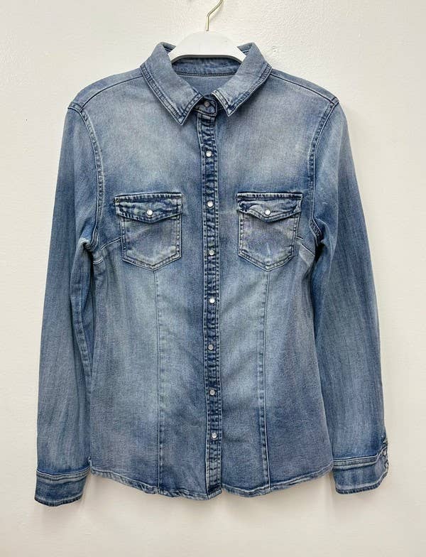 STRETCH DENIM FITTED BUTTONDOWN SHIRT