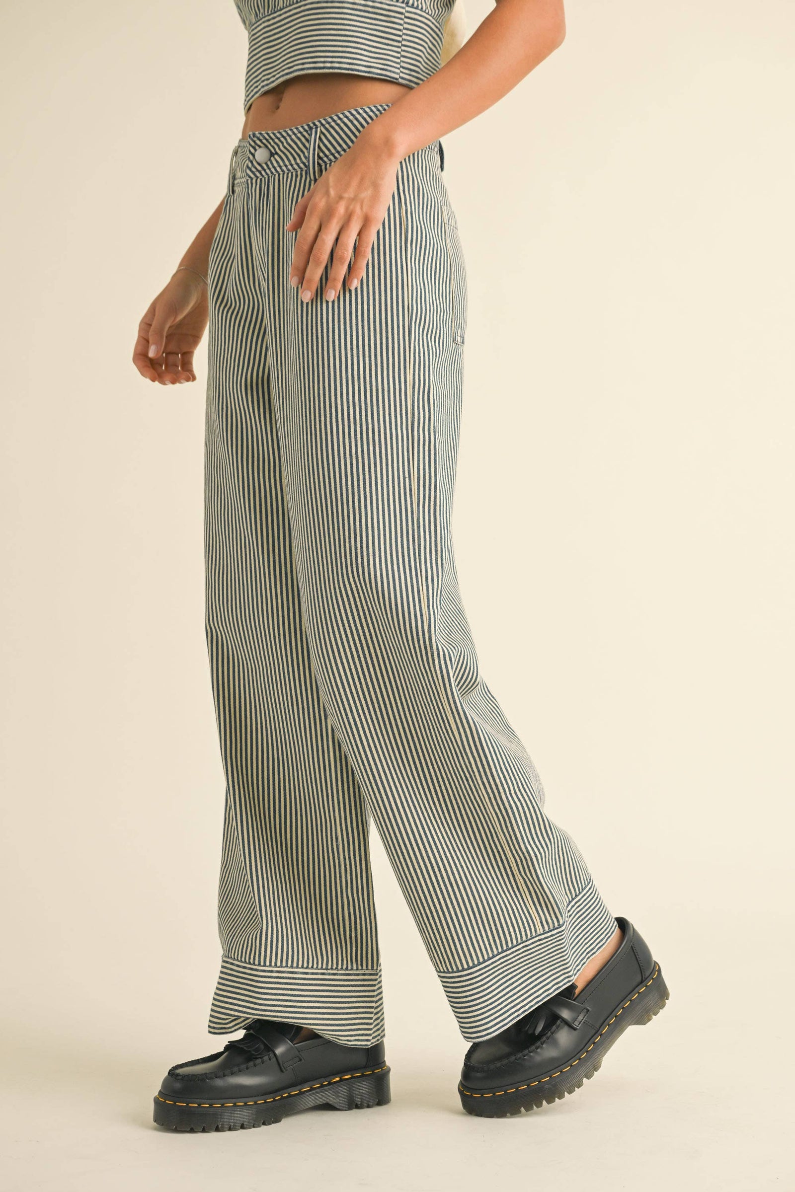 BLUE STRIPED PATTERN PANTS